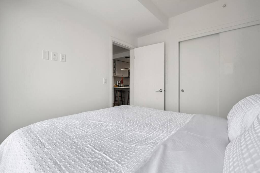 Chic 1Br Kensington Unit W/Parking Lägenhet YYC Exteriör bild