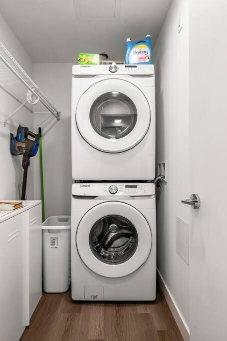 Chic 1Br Kensington Unit W/Parking Lägenhet YYC Exteriör bild