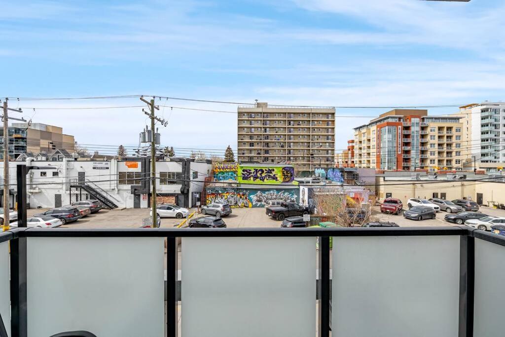 Chic 1Br Kensington Unit W/Parking Lägenhet YYC Exteriör bild