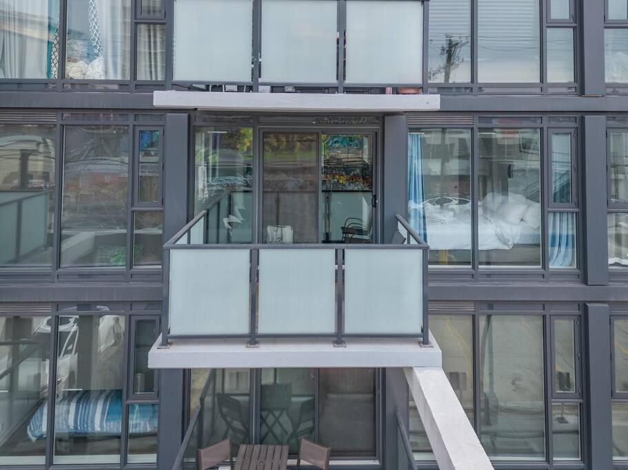 Chic 1Br Kensington Unit W/Parking Lägenhet YYC Exteriör bild